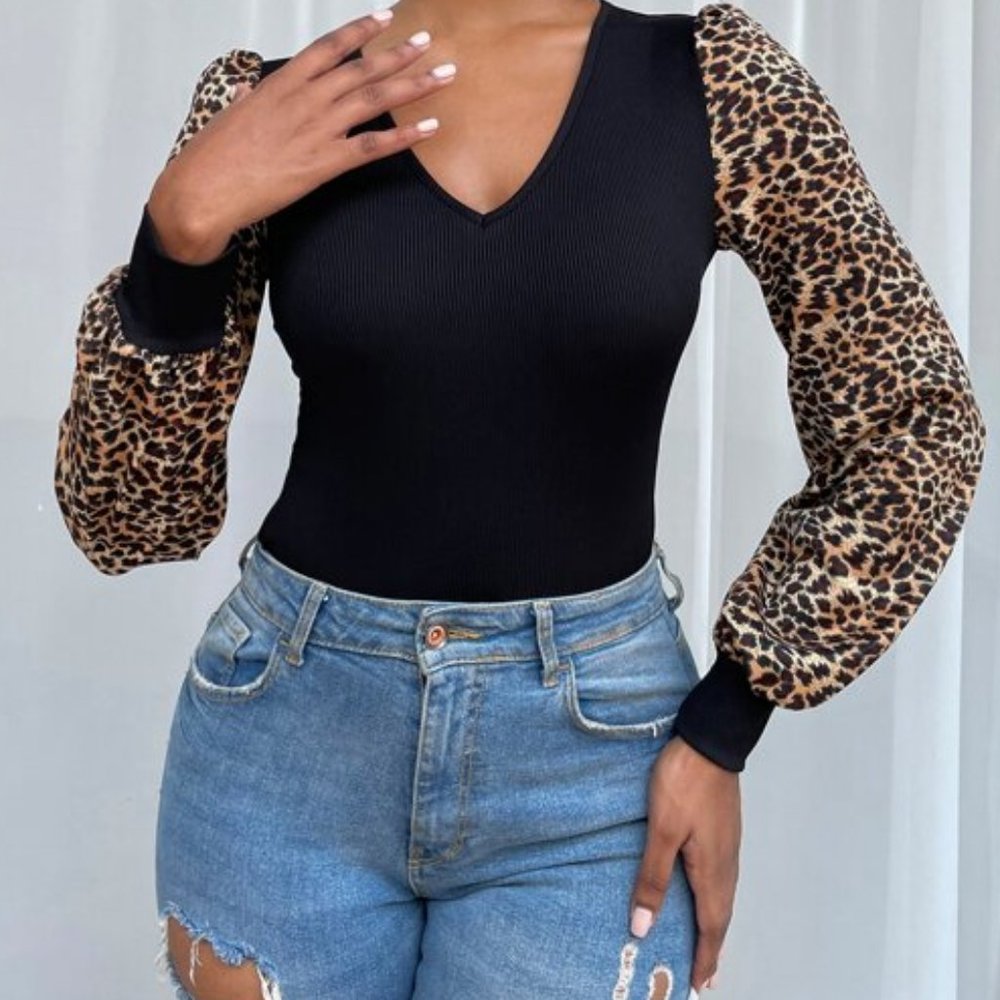 GLAM GOALS Leopard Print Bishop Sleeve Tee - Picture 4 of 6